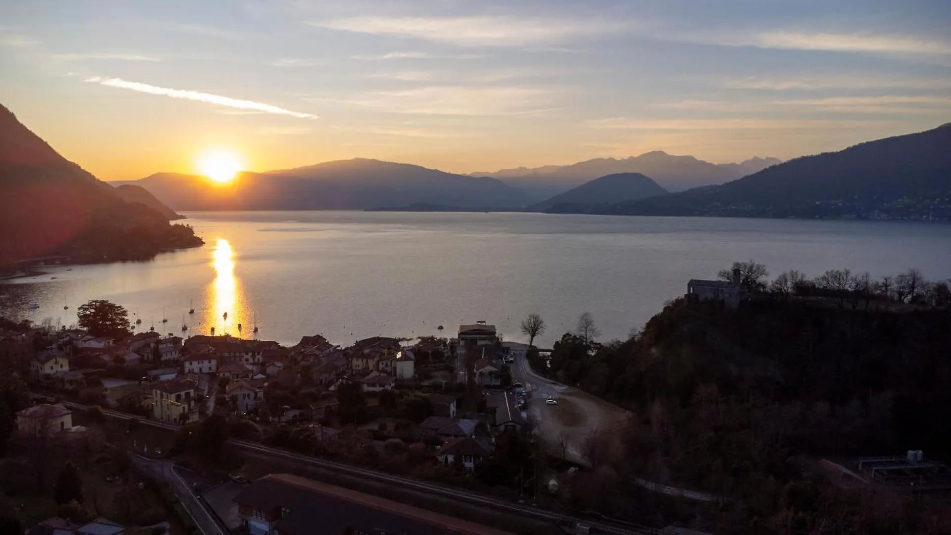 Residenza Maddalena Lago Maggiore Wifi & View Castelveccana Apartment